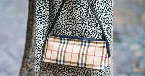 ciri tas burberry asli|cara membedakan tas burberry.